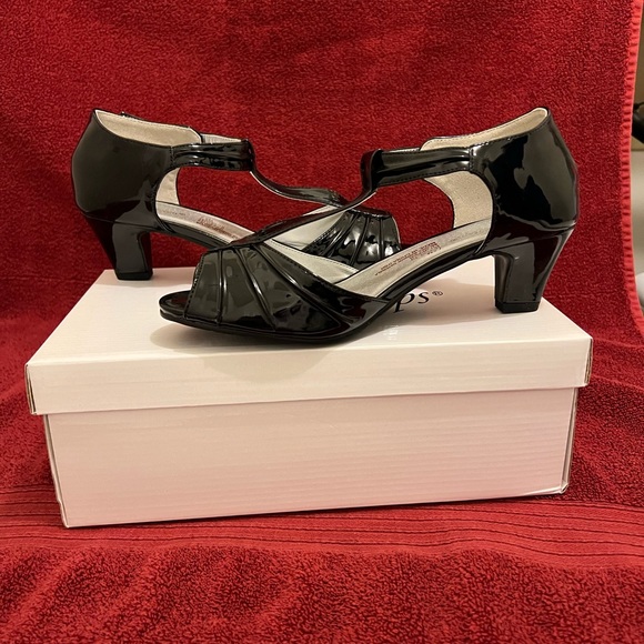 Angel Steps Eva Pump Women’s Shoes, Black Patent, Size—7.5 - Picture 3 of 12